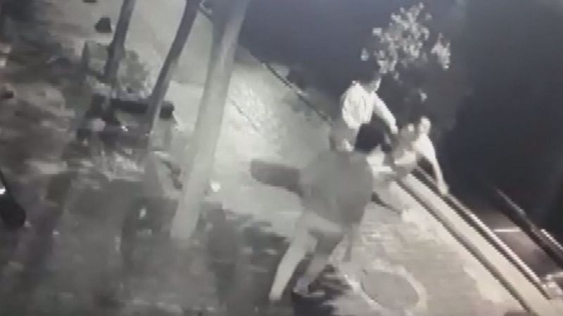 Beyoğlu’nda Ukraynalı turisti darbettikten sonra gasbettiler