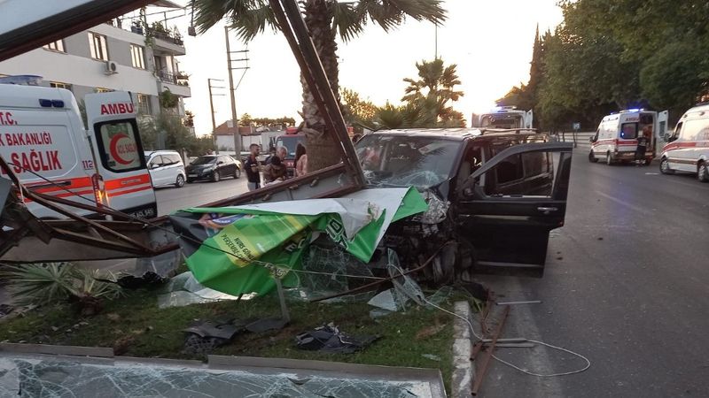 Manisa’da işçi servisi kaza yaptı: 18 yaralı