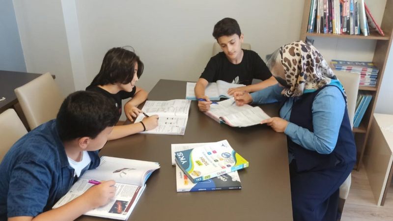 Kırıkkale'deki 3 çocuk annesinin 20 yıllık üniversite hayali gerçek oldu