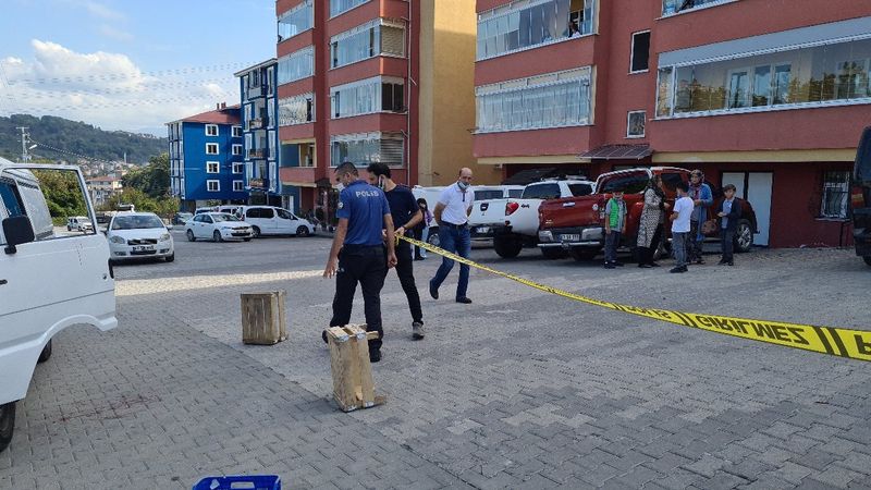 Zonguldak’ta, eski arkadaşını silahla boynundan vurdu