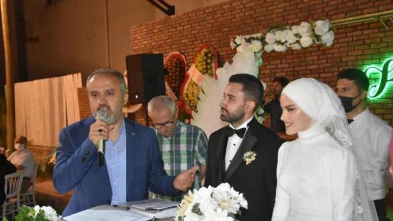 Bursa’da, 23 Nisan’da koltuğuna oturduğu başkan nikahını kıydı