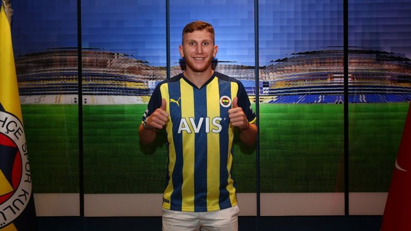 Fenerbahçe'de Burak Kapacak'ın lisansı çıkartıldı