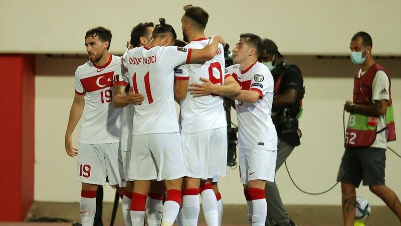 Hollanda-Türkiye maçının ilk 11'leri