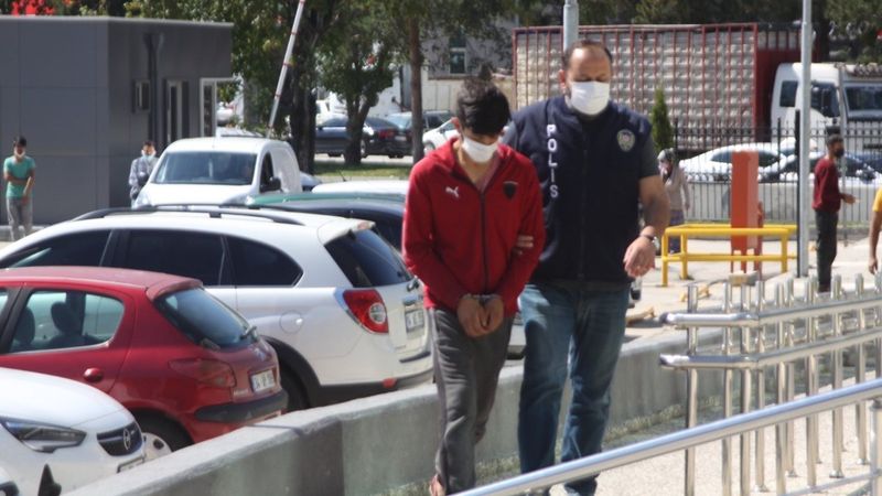 Bolu’da, baz istasyonlarından akü çalarken yakalandı