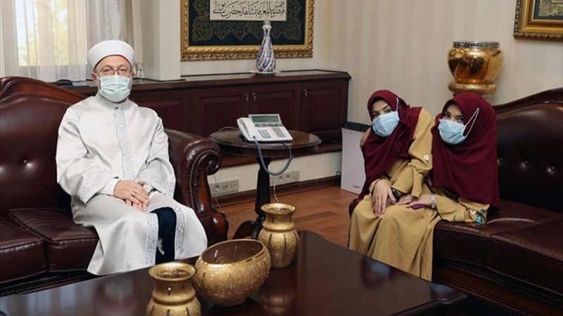 Ali Erbaş, Kahramanmaraşlı siyam ikizlerini kabul etti