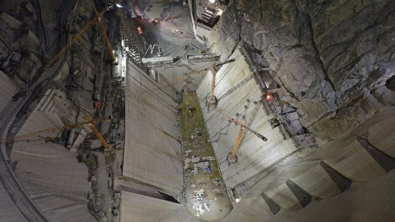 Yusufeli Barajı'nda çalışmalar gece gündüz devam ediyor