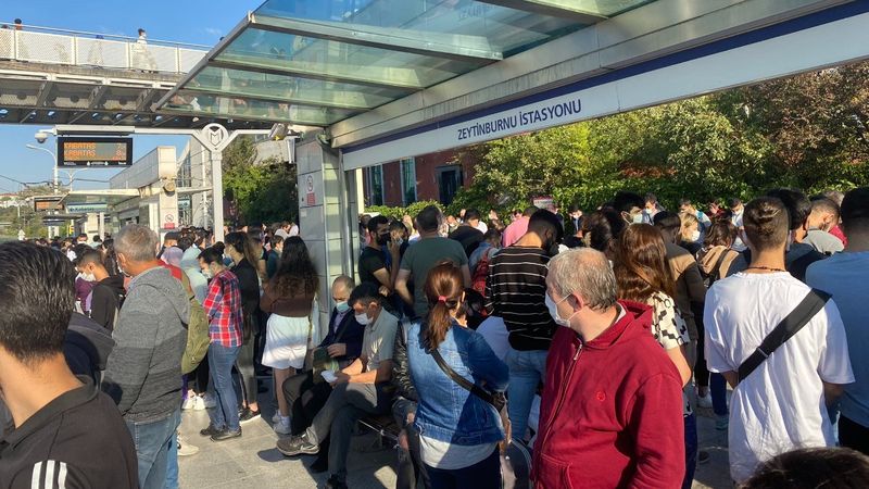 İstanbullu şimdi de tramvay arızasıyla karşılaştı