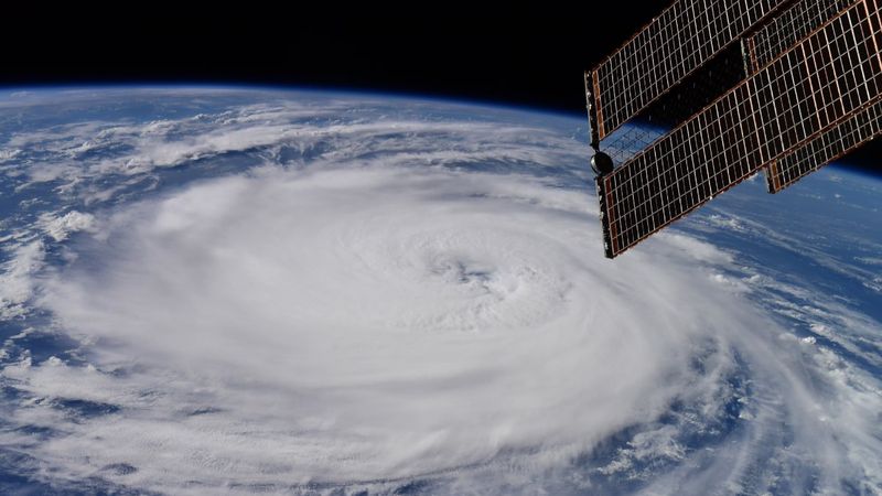 Dev Larry Kasırgası uzaydan görüntülendi