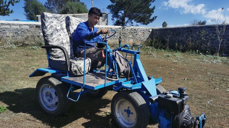 Kars'ta hurda toplayan imam hatipli genç, ATV yaptı