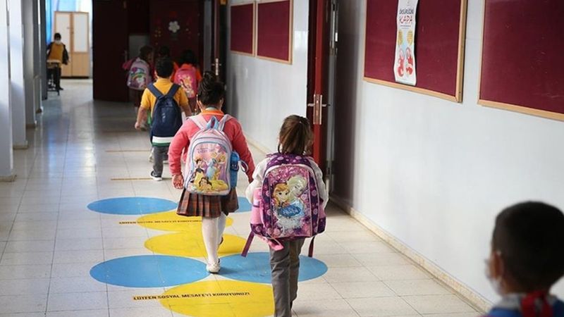 Okullarda yapılacak PCR testi için velilerden izin alınacak