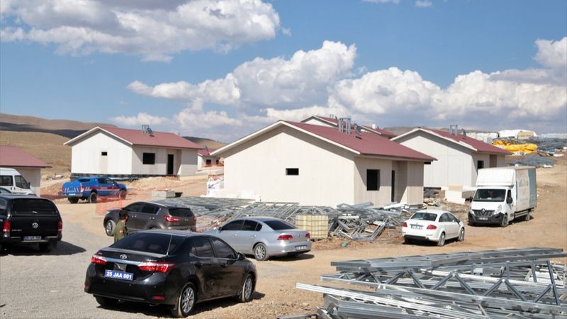 Erzurum’da, depremzedelere 350 konutun teslimi bu yıl yapılacak