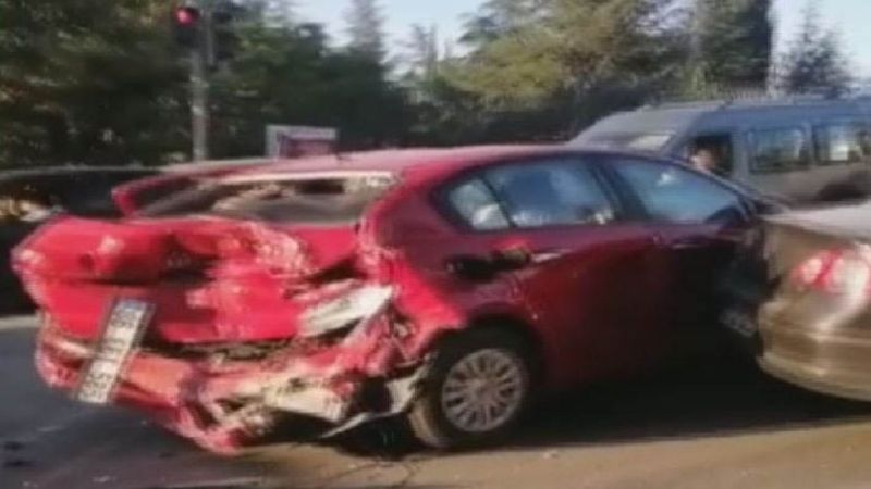 Ankara'da freni boşalan kamyon 5 aracı biçti