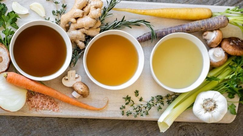 Kemik suyu içmenin 10 faydası