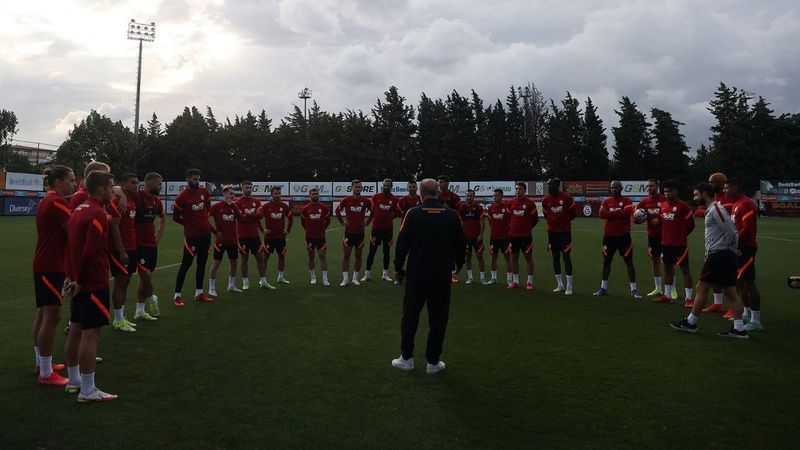 Galatasaray'da ilk 11 netleşiyor