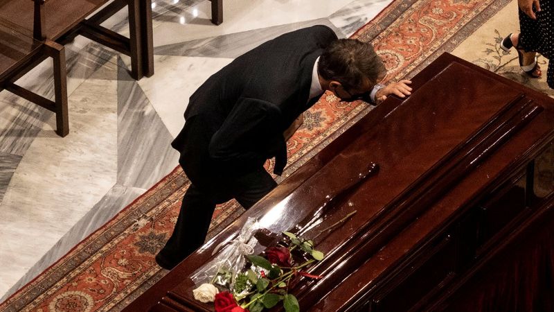 Türk dostu Yunan sanatçı Theodorakis, son yolculuğuna uğurlandı