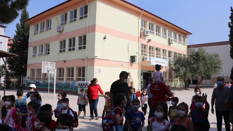 Denizli'de oyuncağı kaybolan öğrencinin velisi, öğretmeni darbetti