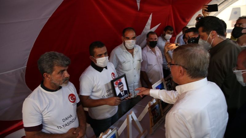 Ahmet Davutoğlu'na Diyarbakır ailelerinden tepki