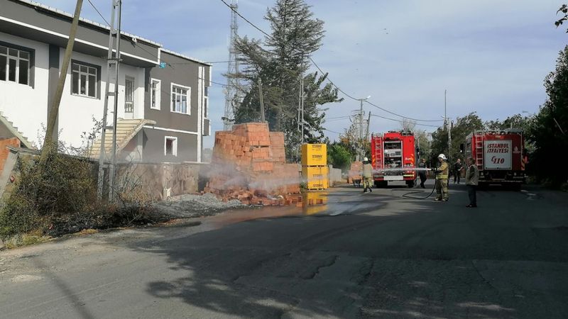 Silivri'de doğalgaz kutusu yandı