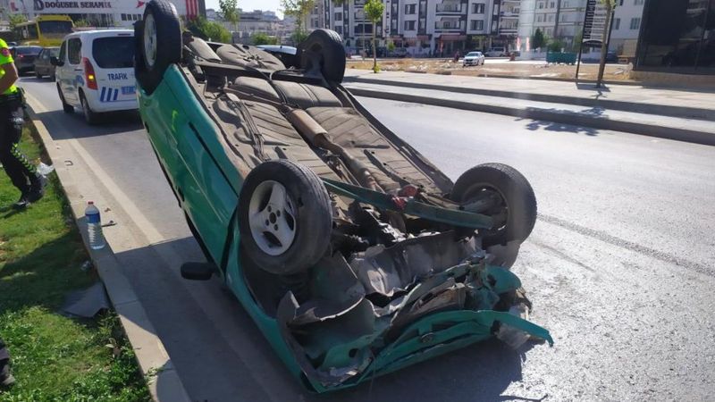 Kocaeli'de hatalı sollama kazaya sebep oldu: 4 yaralı