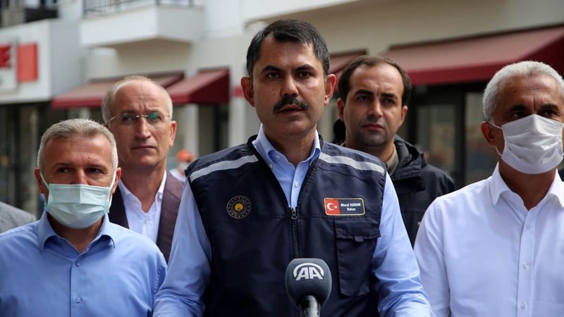 Murat Kurum: Sel bölgelerinde 952 konut ve 170 köy evinin yapımına başlandı