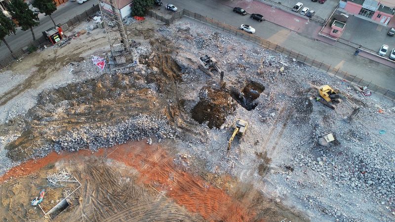 Adana 5 Ocak Fatih Terim Stadyumu yıkıldı