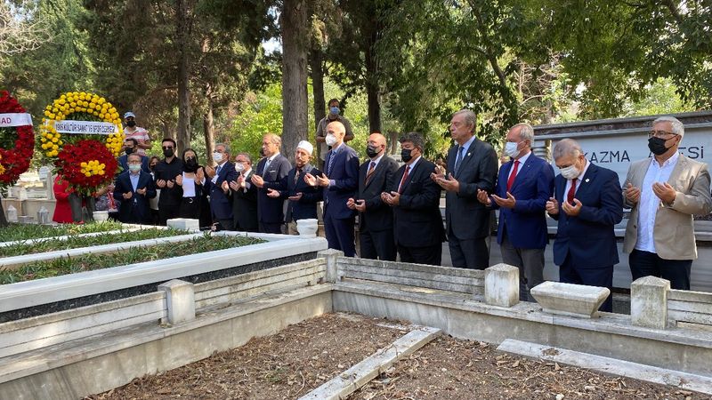 Metin Oktay kabri başında anıldı