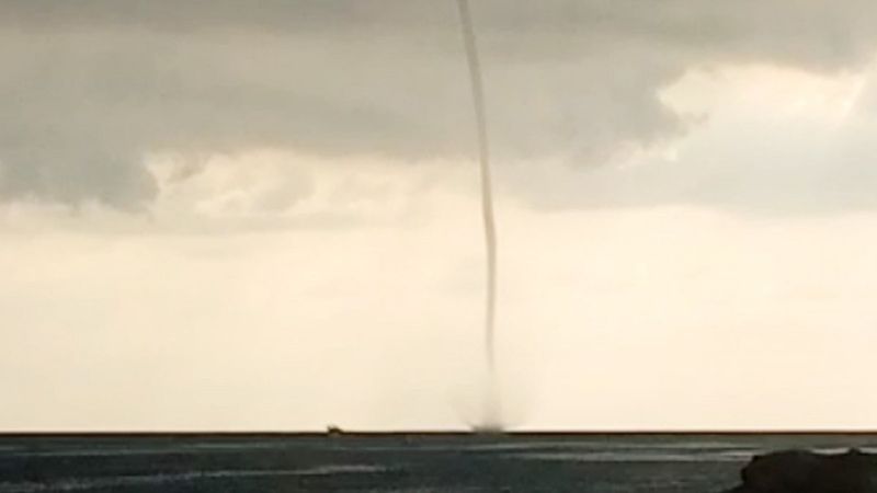 Antalya'da denizde iki hortum oluştu