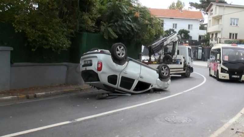 Sarıyer'de sürücü, aracını kaldırıma çarparak takla attı