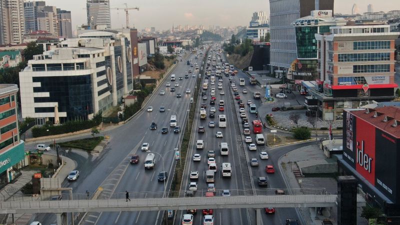 İstanbul'da trafik yoğunluğu yüzde 60'ı gördü