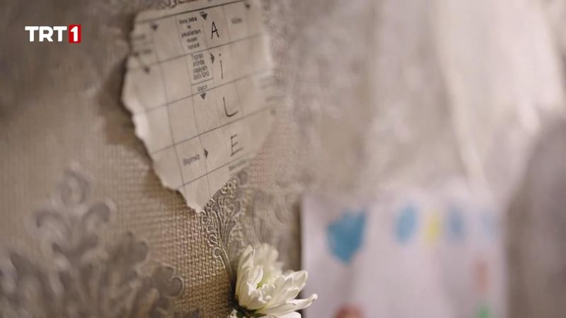 Masumlar Apartmanı ikinci sezon şarkısı: Güneş yerinde...