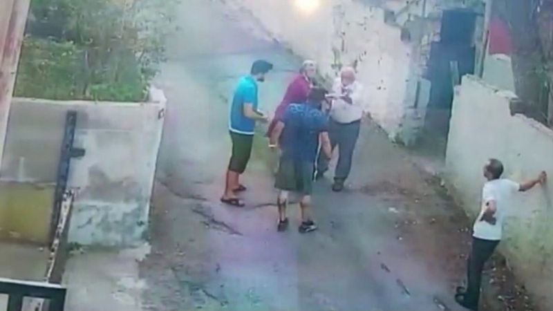 Beykoz’da, sokak köpeğini besleyen adamı komşuları tehdit etti