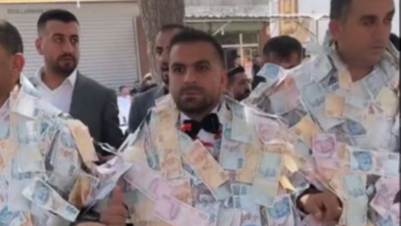 Aşiret düğününde damat, paraları taşımakta zorlandı