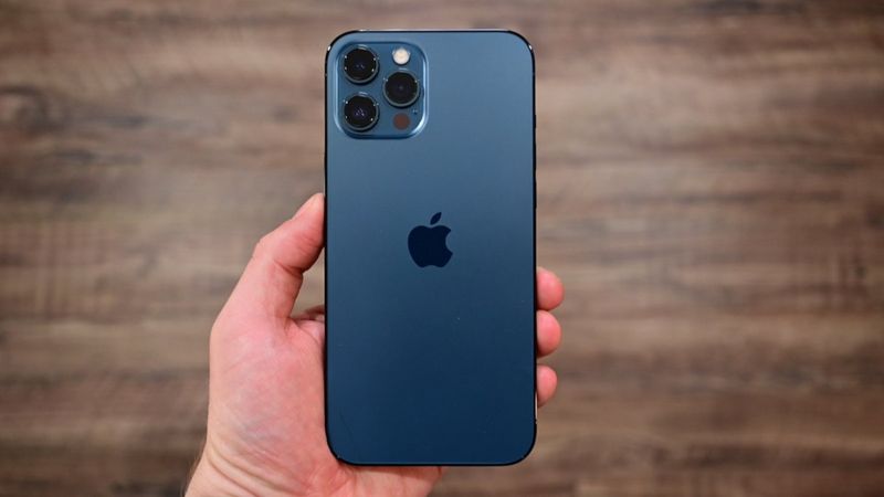 Apple, iPhone 12 Pro ve Pro Max'i sitesinden kaldırdı