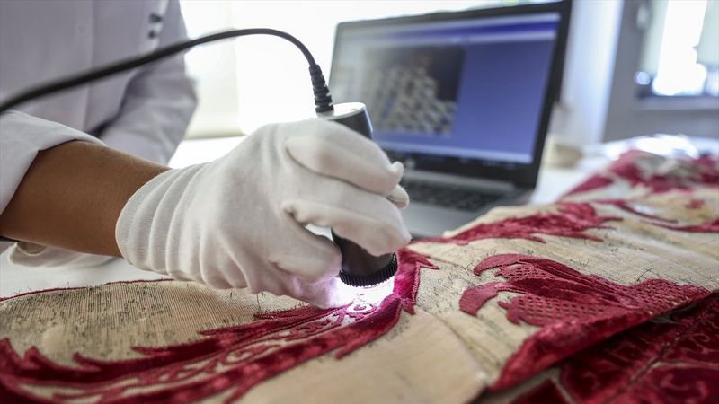 Kanuni Sultan Süleyman'ın tören kaftanı restore ediliyor