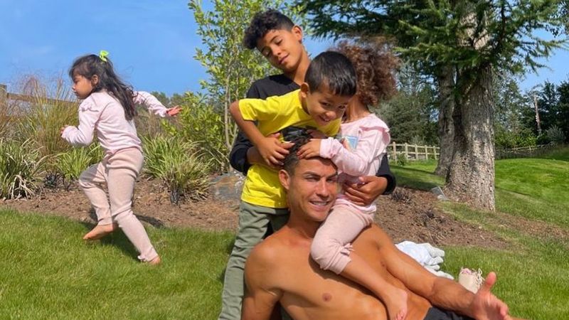 Ronaldo 6 milyon poundluk malikanesinden taşınıyor