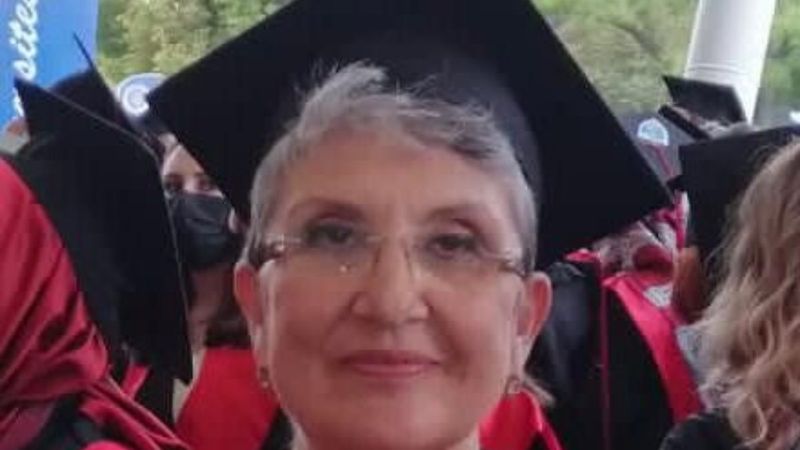 Ankara'dan mezun olan doktor, aynı üniversitenin hukuk fakültesini bitirdi