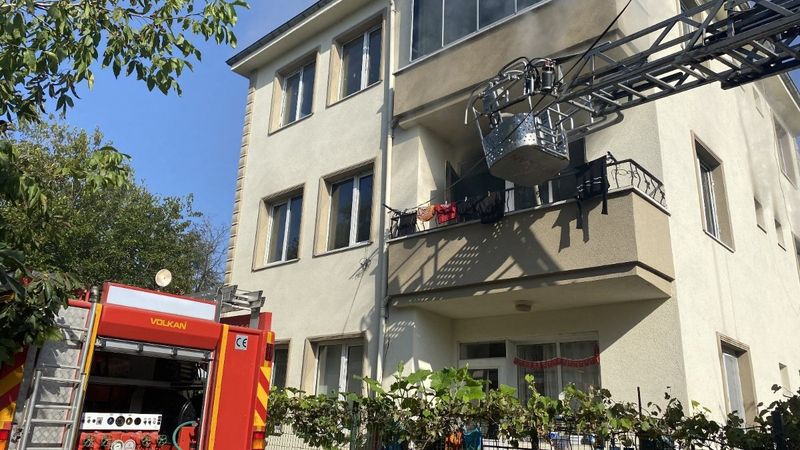 Bartın'da şarjda unutulan cep telefonu evi yaktı