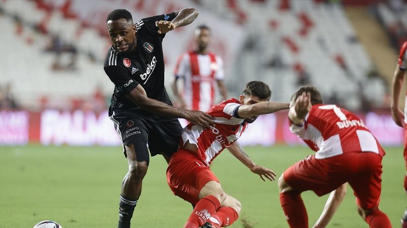 Beşiktaş, 2-0 geriye düştüğü maçı 3-2 kazandı
