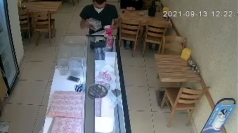 Arnavutköy'de börekçiden sadaka kutusu çaldı