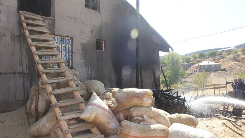 Bingöl'de iki kardeşin evinde yangın çıktı