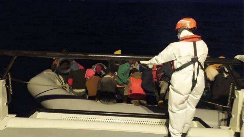 İzmir'de 34 düzensiz göçmen kurtarıldı