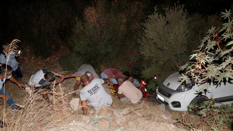 Muğla’da, kamyonet dere yatağına yuvarlandı