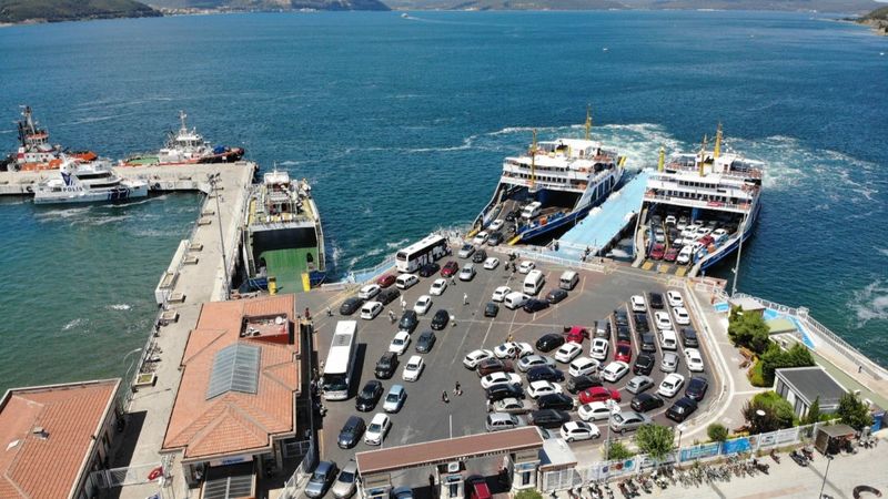 Çanakkale’de feribot trafiği vatandaşları mağdur etti
