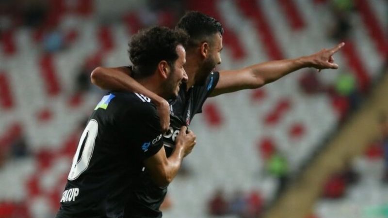 Rachid Ghezzal'a özel tebrik