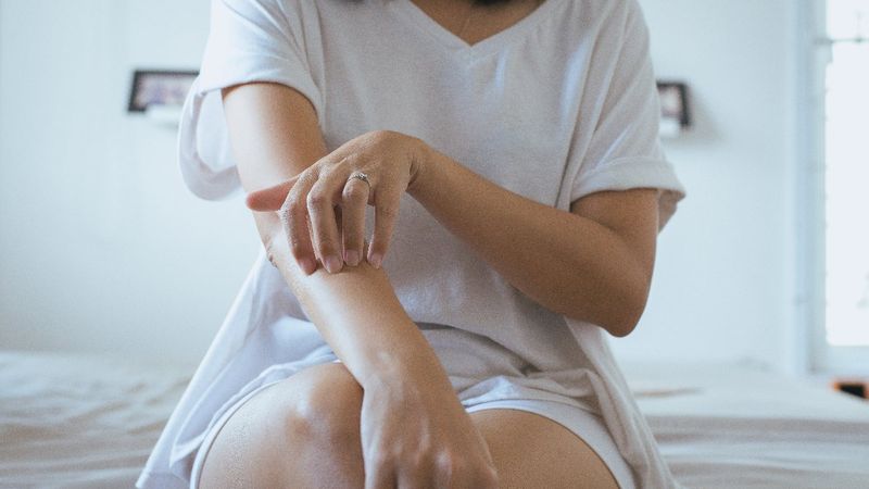 Gece artan egzama kaşıntıları ile baş etmenin 8 yolu