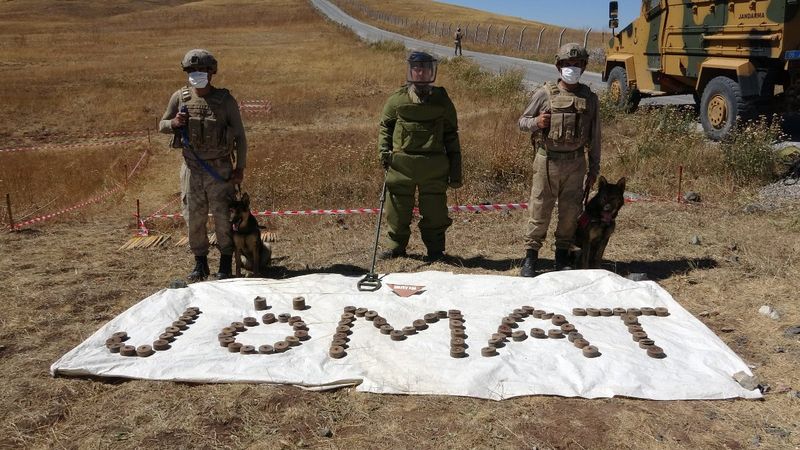Van’da, İran sınırında zorlu mayın temizleme görevi