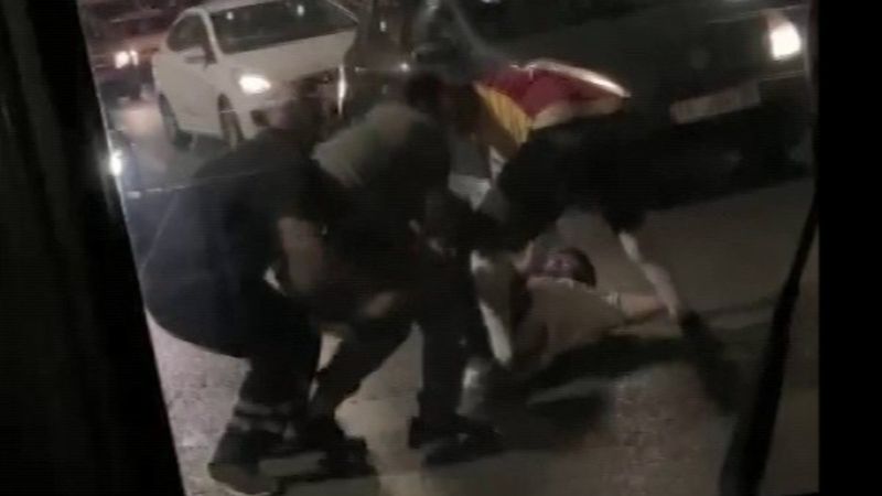 Pendik’te yol verme kavgasına tekmeler yumruklar konuştu