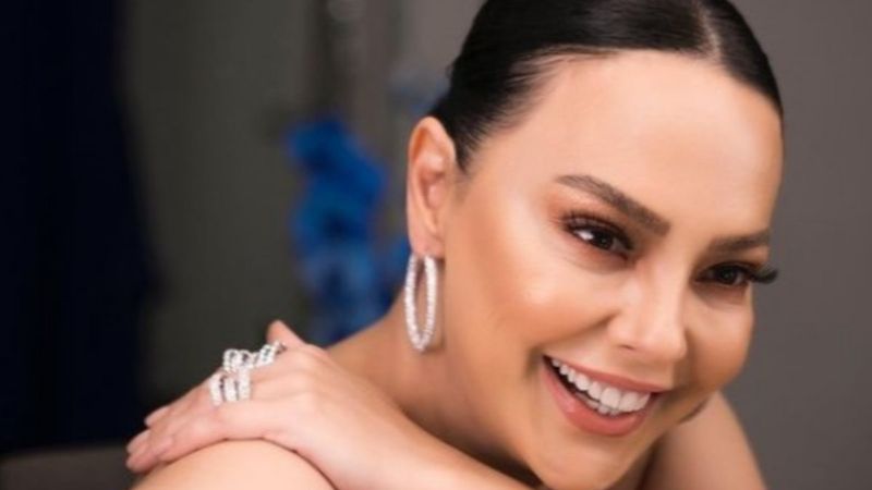 Ebru Gündeş'ten makyajsız paylaşım! 'Hadise'li' gündemden çok uzak...