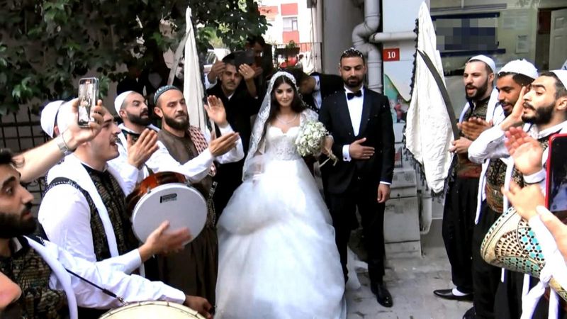 Avcılar'daki gelin ve damat, Filistin gelenekleriyle uğurlandı