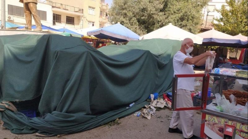 İzmir’de, 2 pazar esnafının koronavirüs testi pozitif çıktı